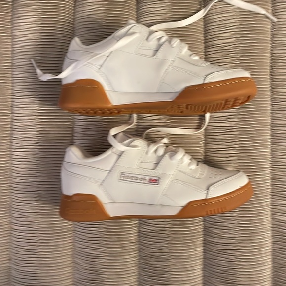 I purchased this on line they sent the wrong size..never been worn - Picture 2 of 3